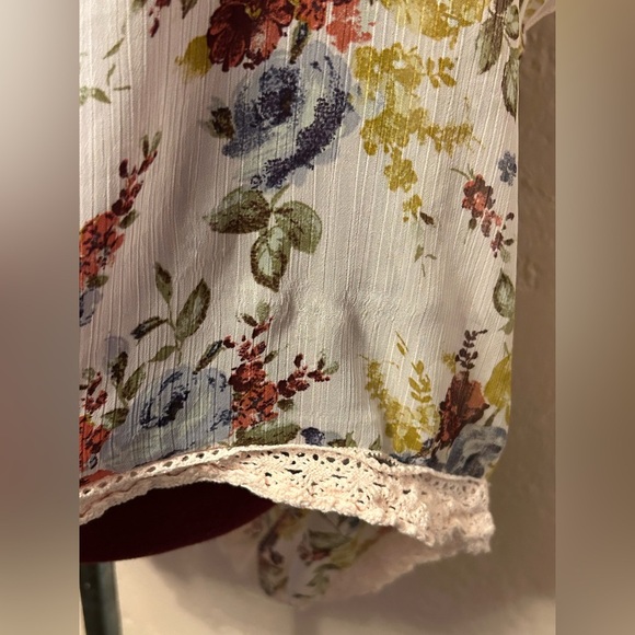 Mason +Mackenzie Kimono beautiful floral pattern. One size fits all. - Picture 3 of 4